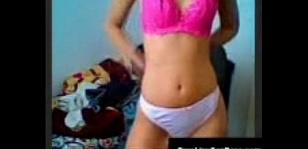  19yr Old Makes a Hot Show on Her Webcam